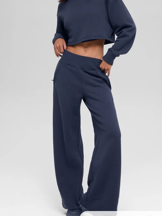 ALO Yoga Pants - ALO Yoga size M NWT Serenity wide leg sweatpant in navy
